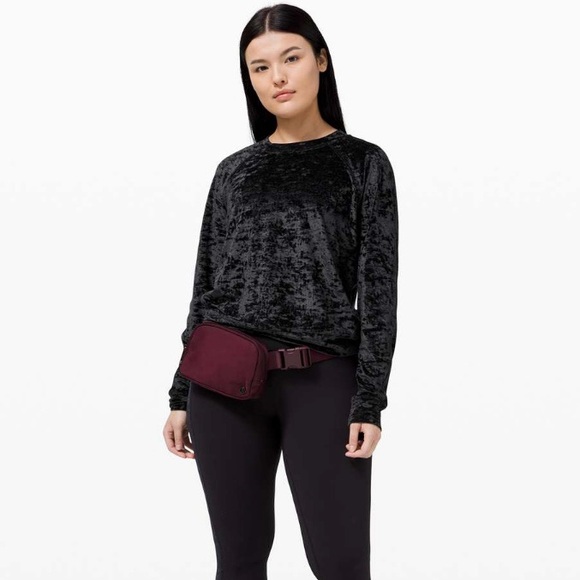 NWOT New Women’s Lululemon Warm Down Crew *Crushed Velvet Pullover in Black (6) - Picture 1 of 8